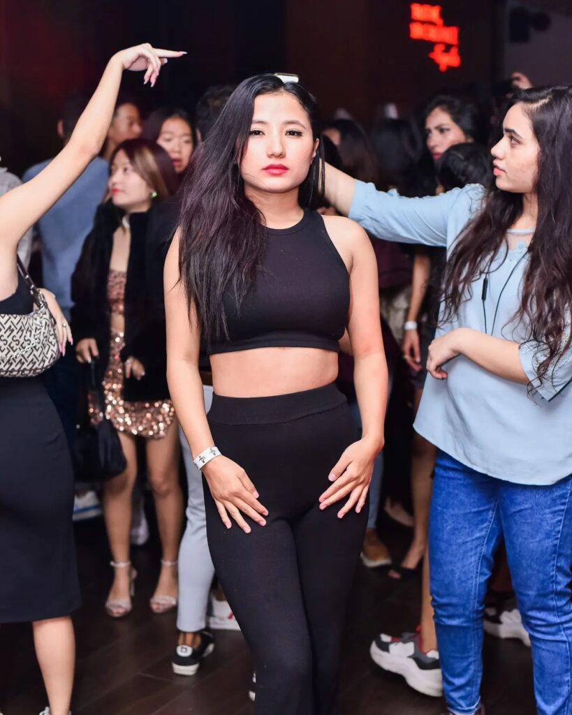 Sexy girls at Agni by The Park New Delhi