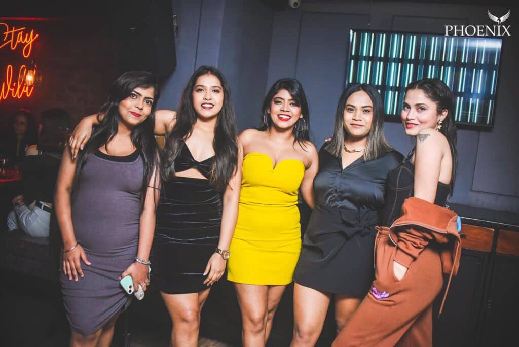 Sexy girls from Phoenix Kolkata